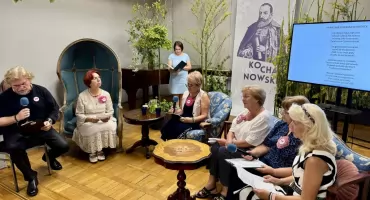 „Gościu, siądź pod mym liściem, a odpocznij sobie” – tam czyta się każdego dnia