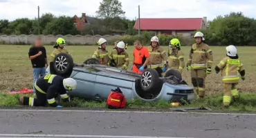 Zderzenie i dachowanie samochodów w Łaszkowie