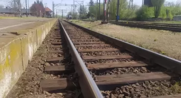 PLK apelują o rozsądek na przejazdach kolejowych