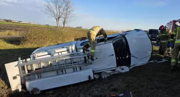 Zderzenie busa i ciężarówki na trasie Kalisz-Ostrów