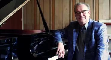 Artur Jaroń solistą „Wieczoru Francuskiego” w Filharmonii Kaliskiej
