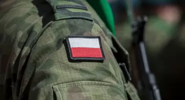 Zamiast szkolić się do obrony, zbierają butelki